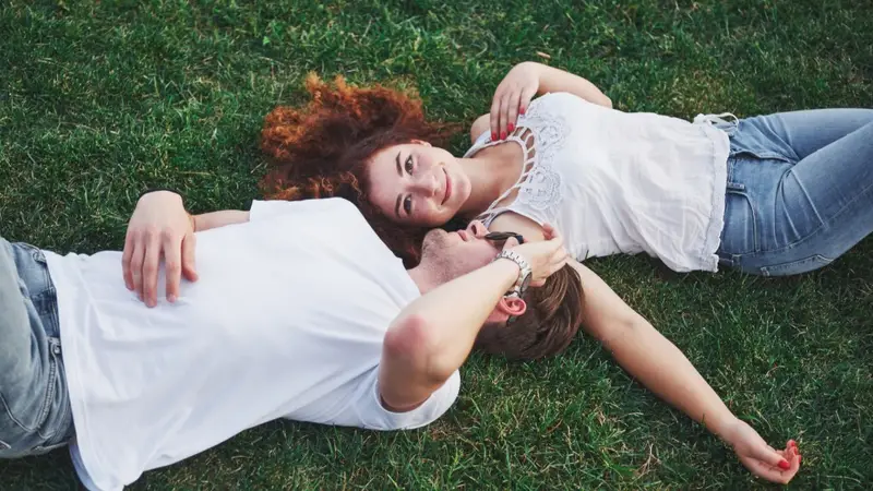 Zodiac Signs That Love to Hug Their Partner